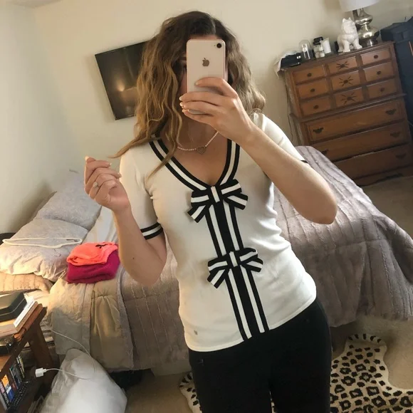 White and black CH Carolina Herrera short sleeve shirt with ribbon/bows - Picture 4 of 4